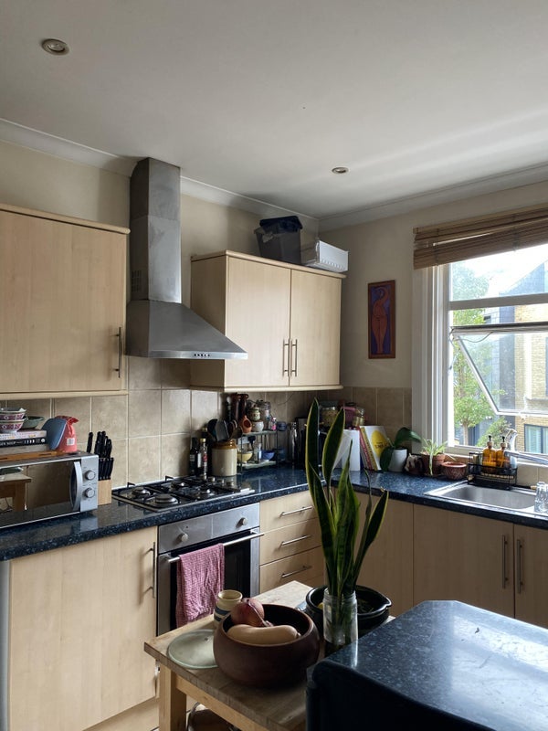 Room Morrish Road in Greater London