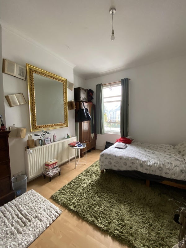 Room Morrish Road in Greater London