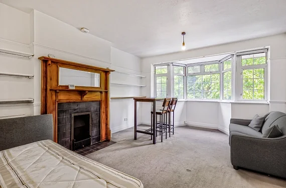 Flat Whitehall Park in Greater London