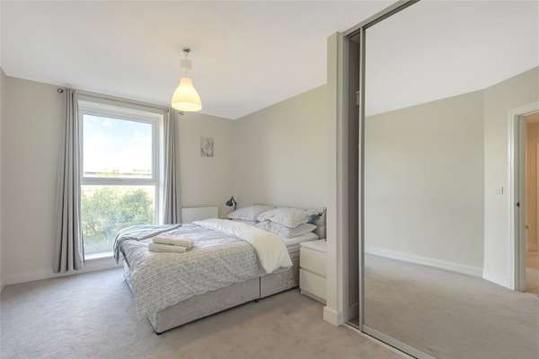 Flat Bedwyn Mews in Reading