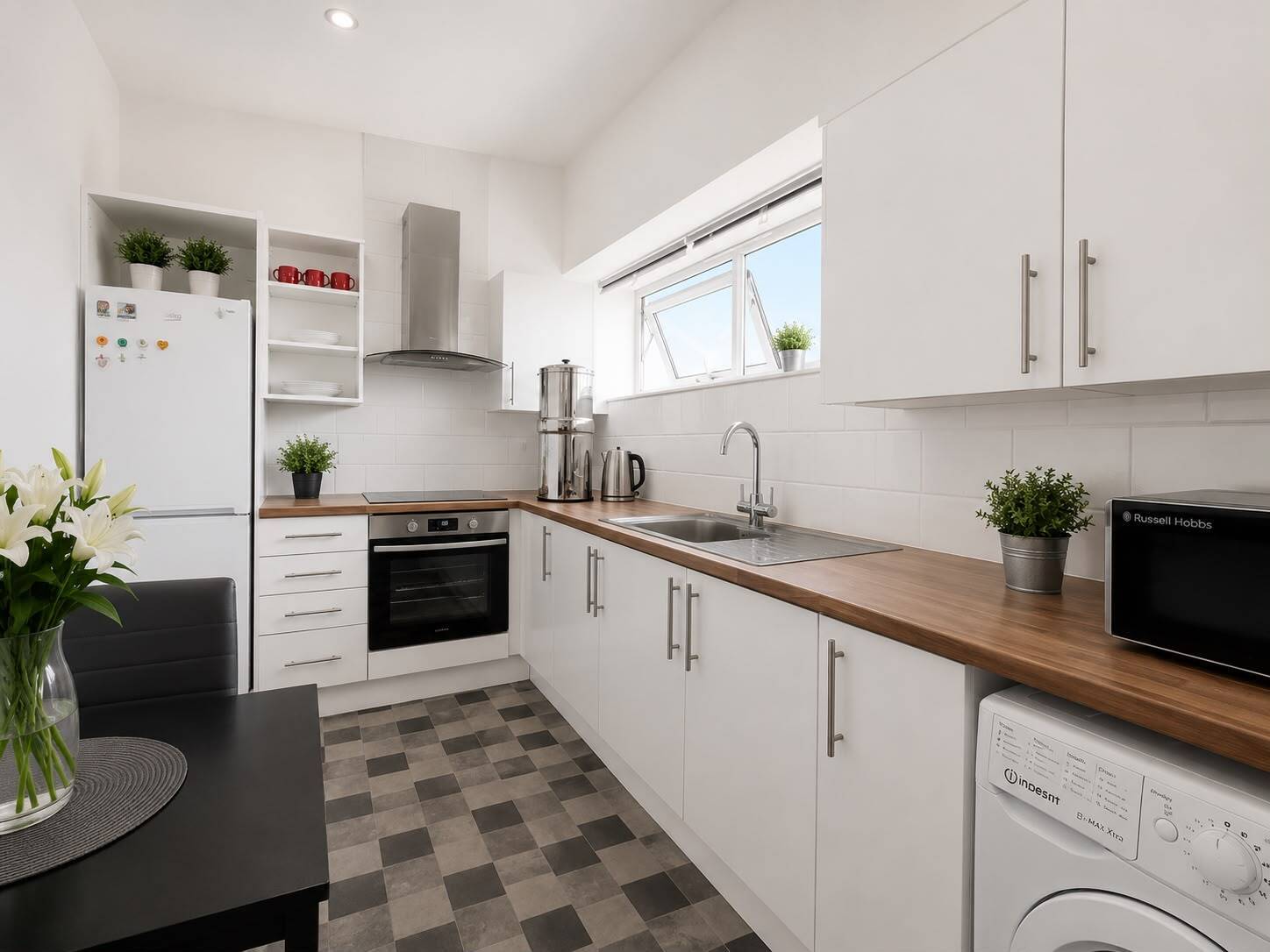 Flat Whitehorse Road in Greater London