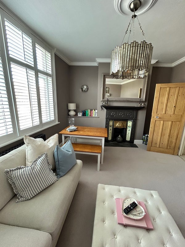Room Upper Richmond Road West in Greater London