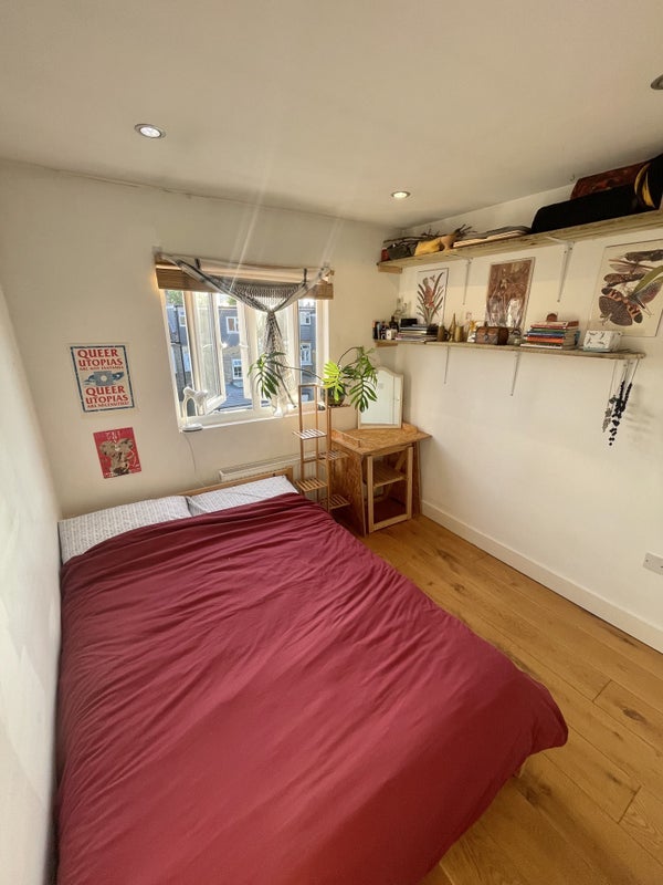 Room Holbrook Road in Greater London