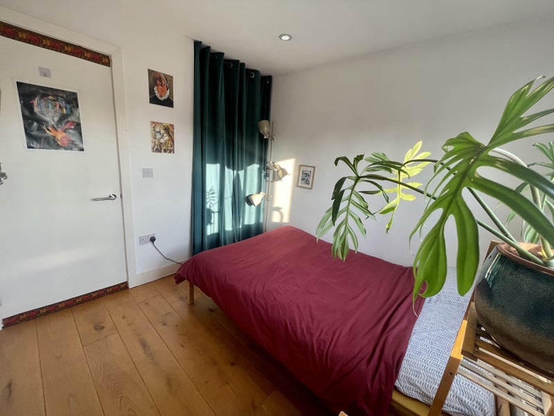 Room Holbrook Road in Greater London