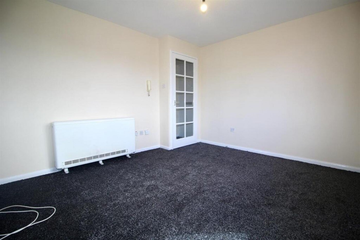 Flat Linwood Crescent in Greater London