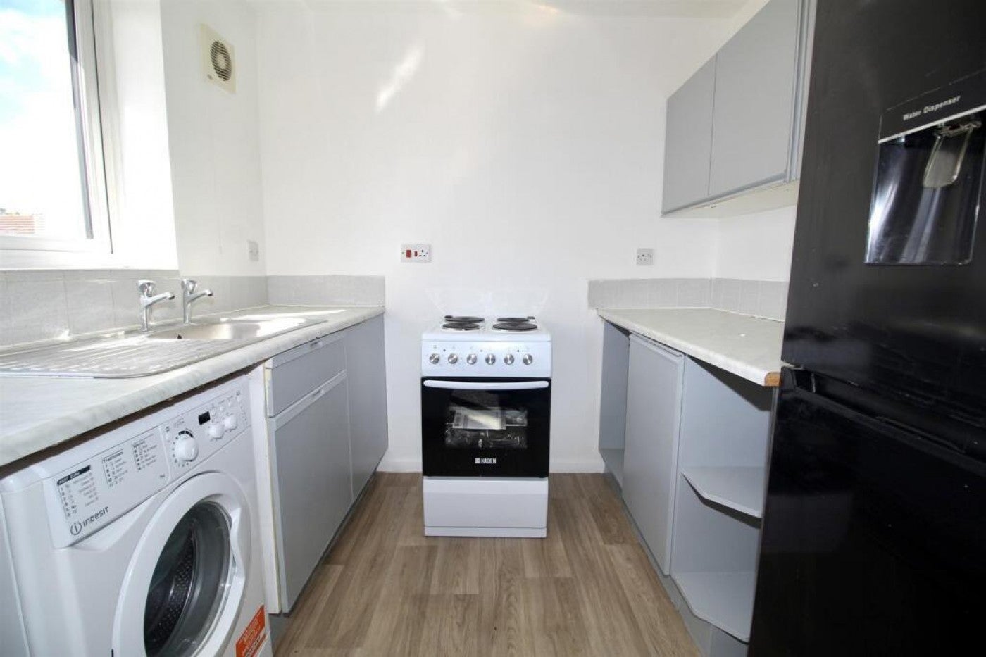 Flat Linwood Crescent in Greater London