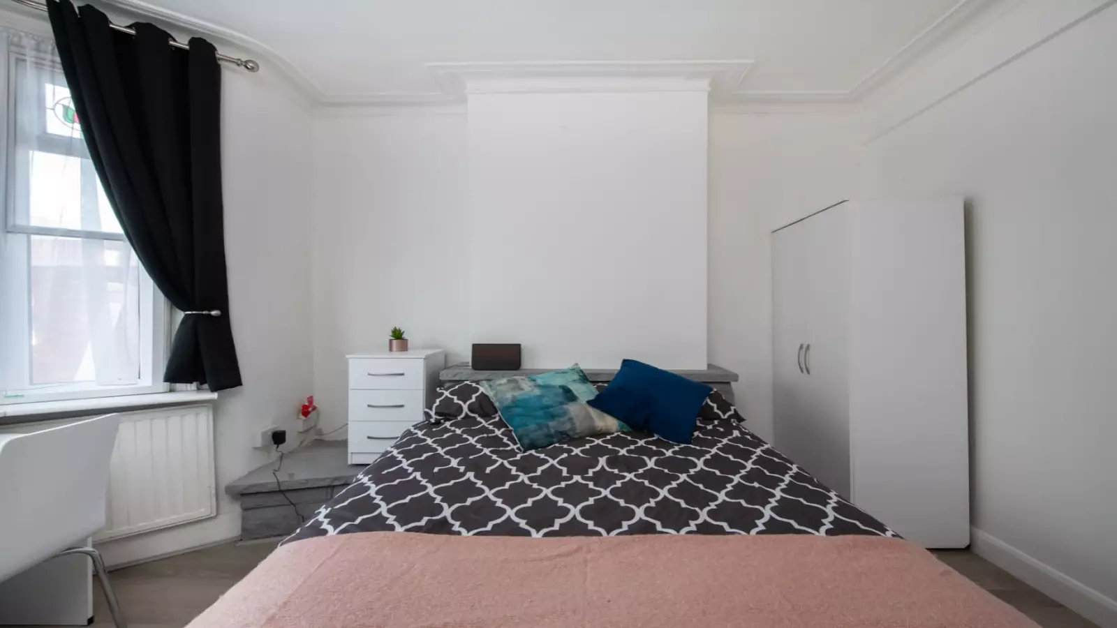Flat Albert Road in Greater London