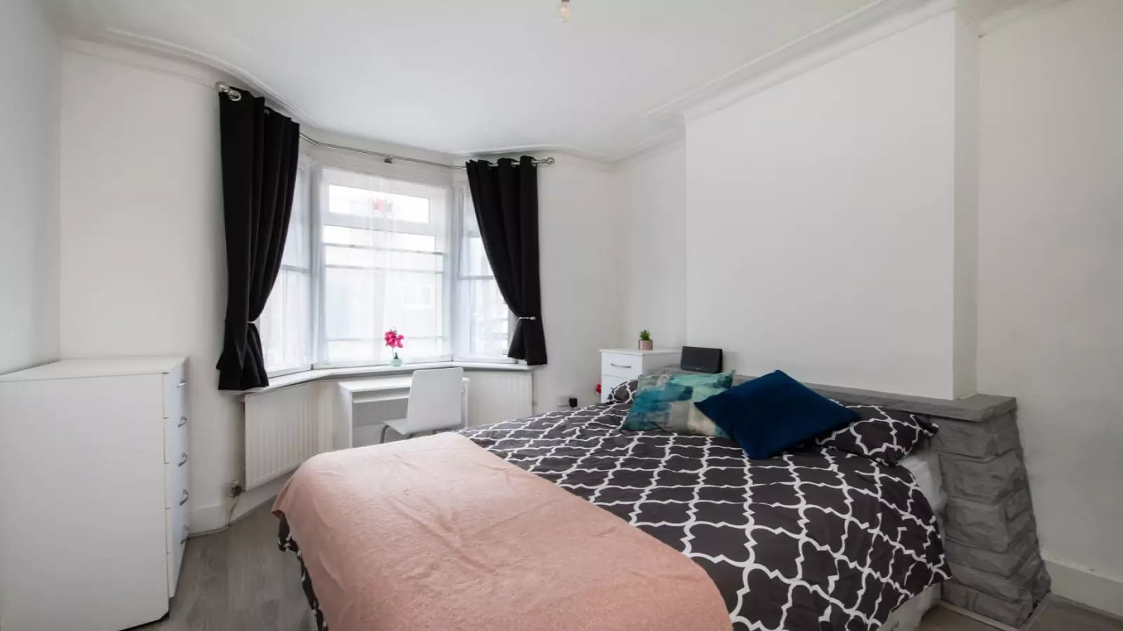 Flat Albert Road in Greater London