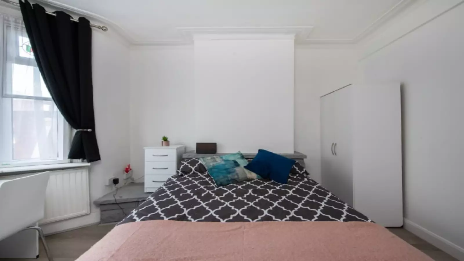 Flat Albert Road in Greater London