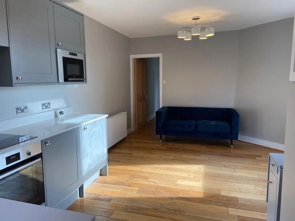 Room Squires Lane in Greater London