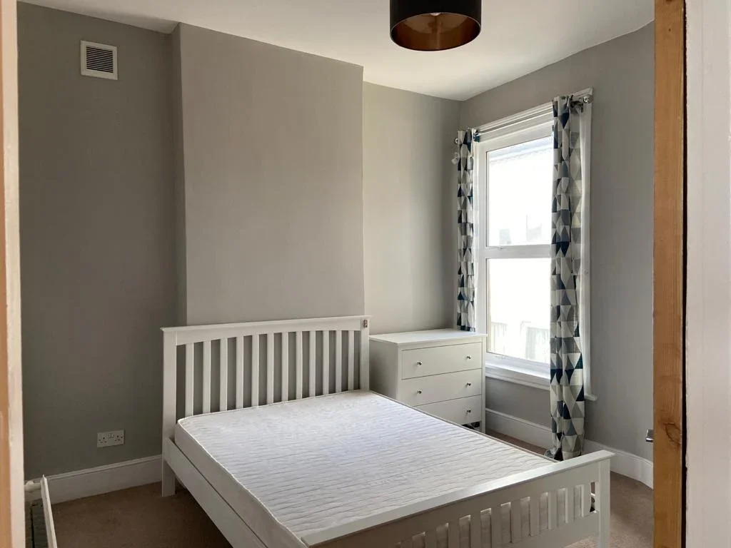 Room Squires Lane in Greater London