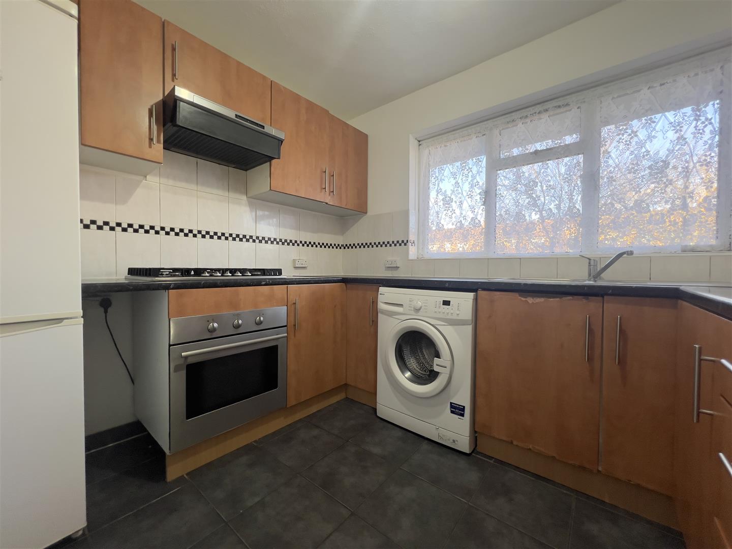Flat Croyde Avenue in Greater London