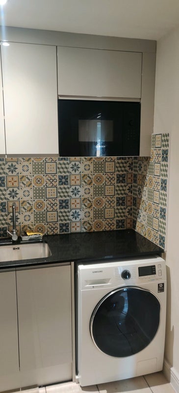 Room Newport Avenue in Greater London