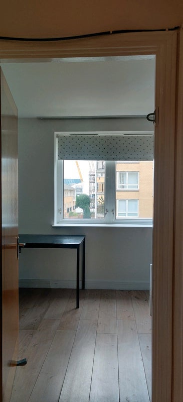 Room Newport Avenue in Greater London