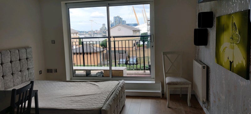 Room Newport Avenue in Greater London