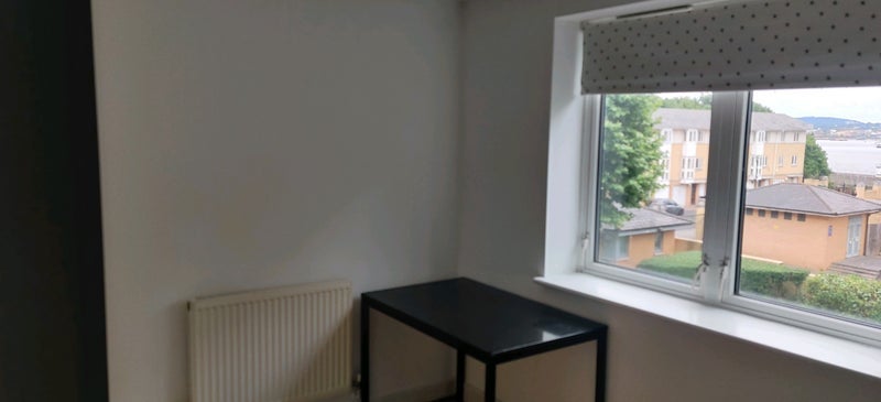 Room Newport Avenue in Greater London