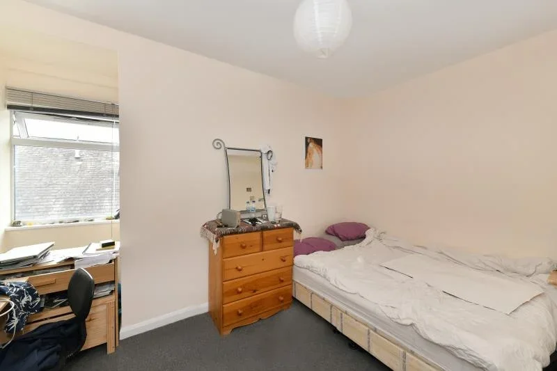 Flat Kentish Town Road in Greater London