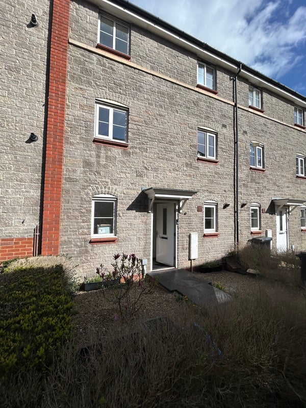 Room Mallard Close in Bristol