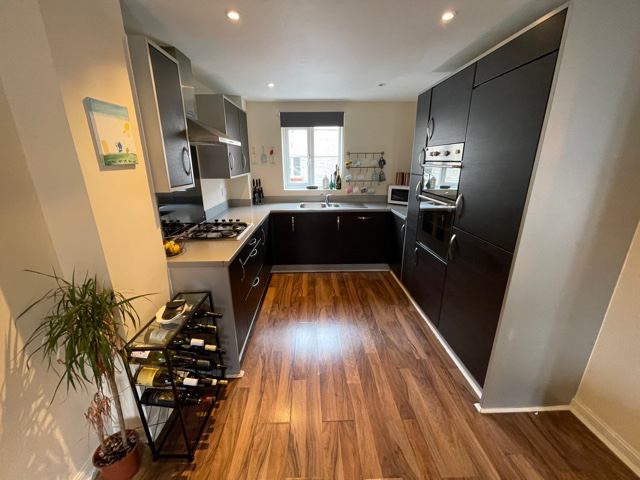 Room Mallard Close in Bristol