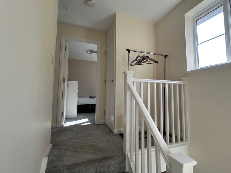 Room Mallard Close in Bristol