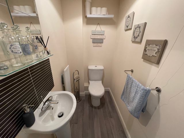Room Mallard Close in Bristol