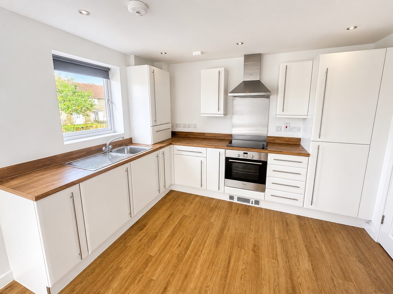 Flat Powell Road in Basildon