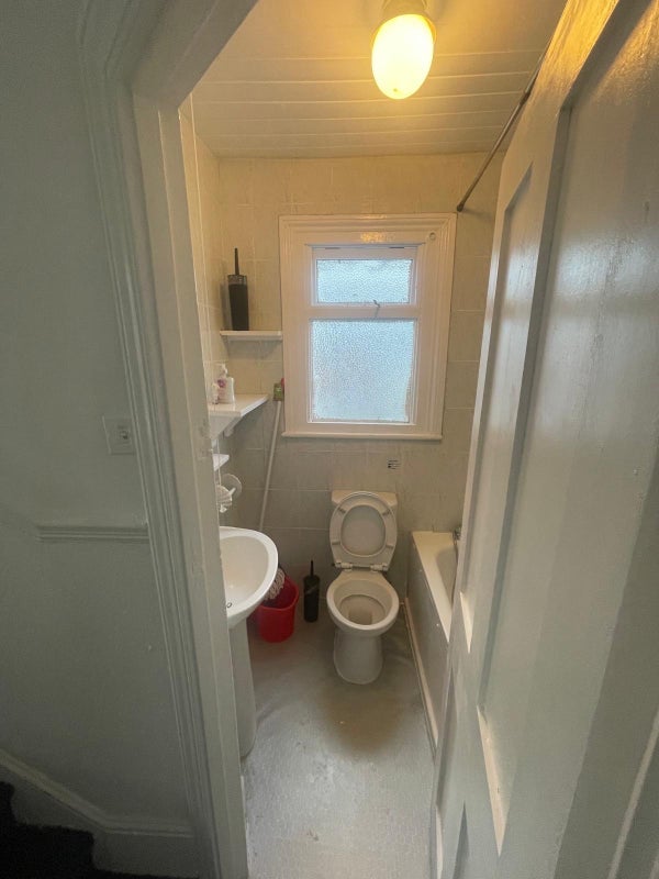 Room Sixth Avenue in Greater London