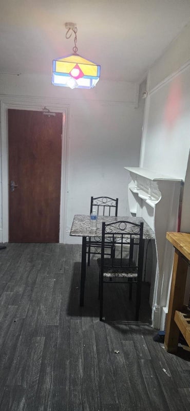 Room Sixth Avenue in Greater London