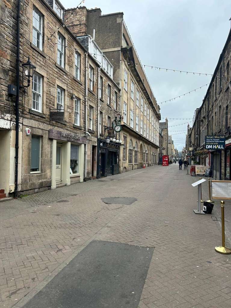 Flat Montague Street in City of Edinburgh