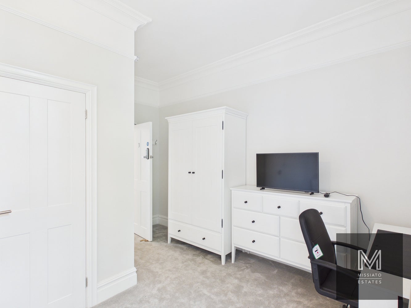 Room Ashley Road in Bristol