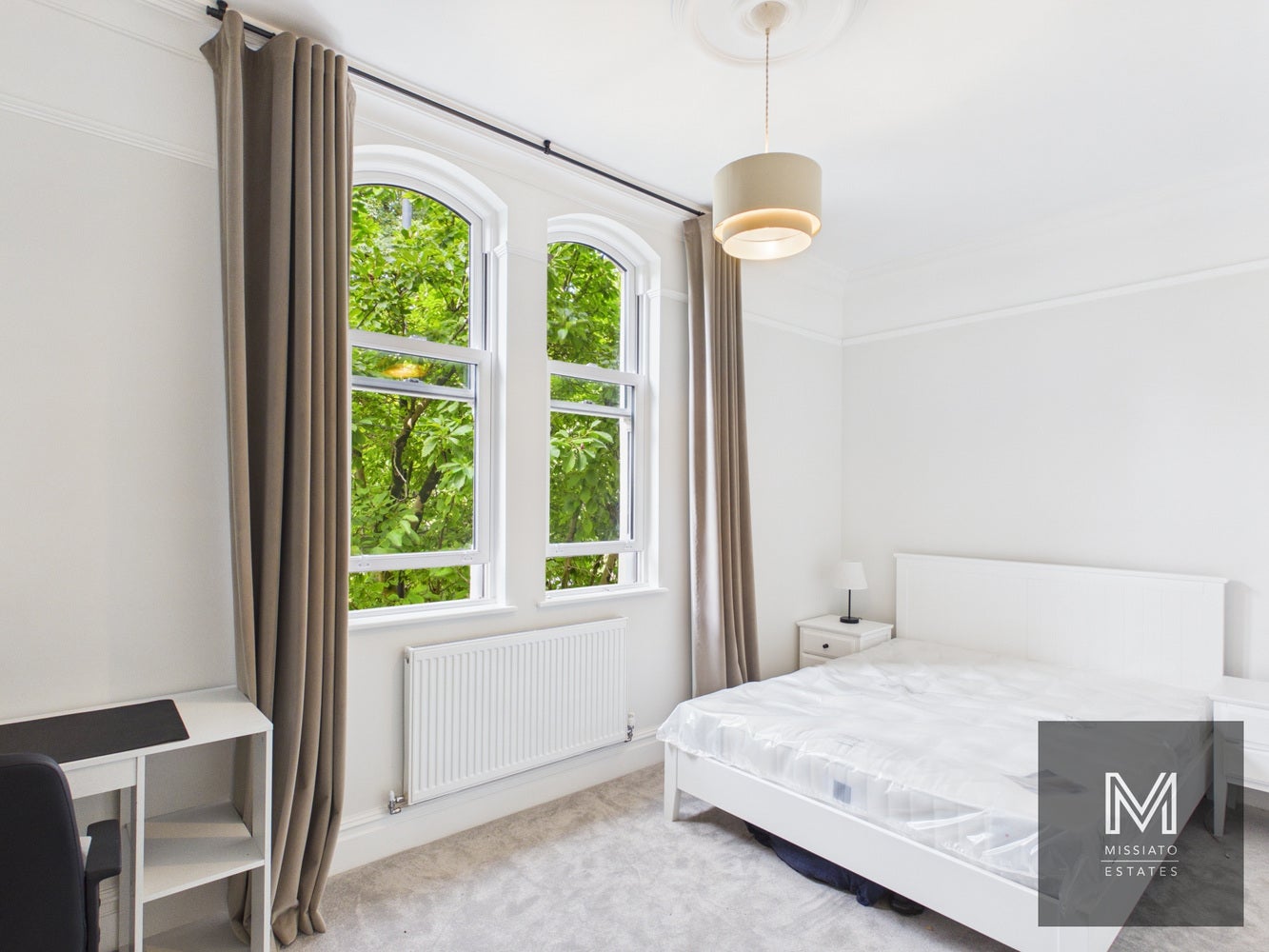 Room Ashley Road in Bristol