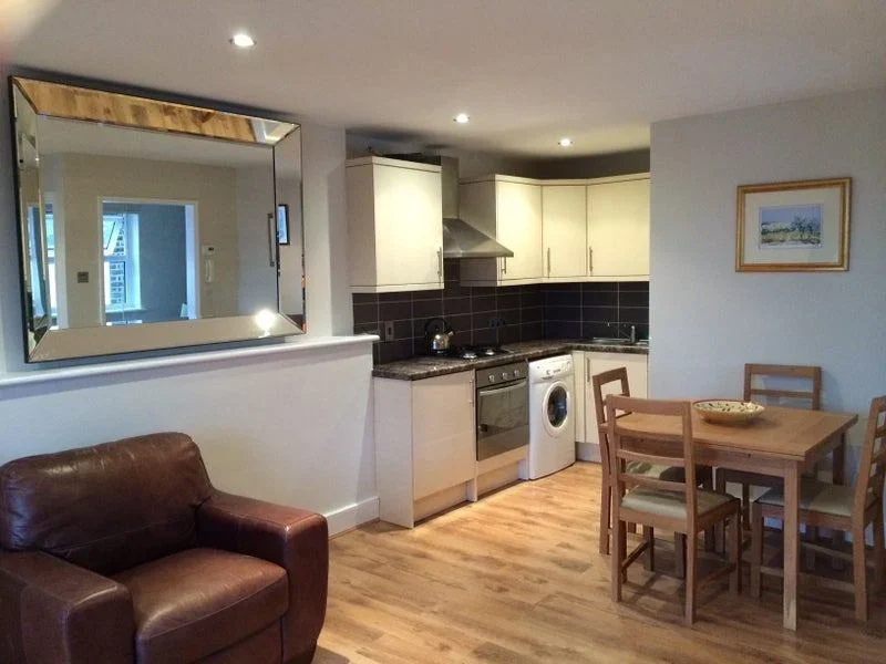 Flat Sisters Avenue in Greater London