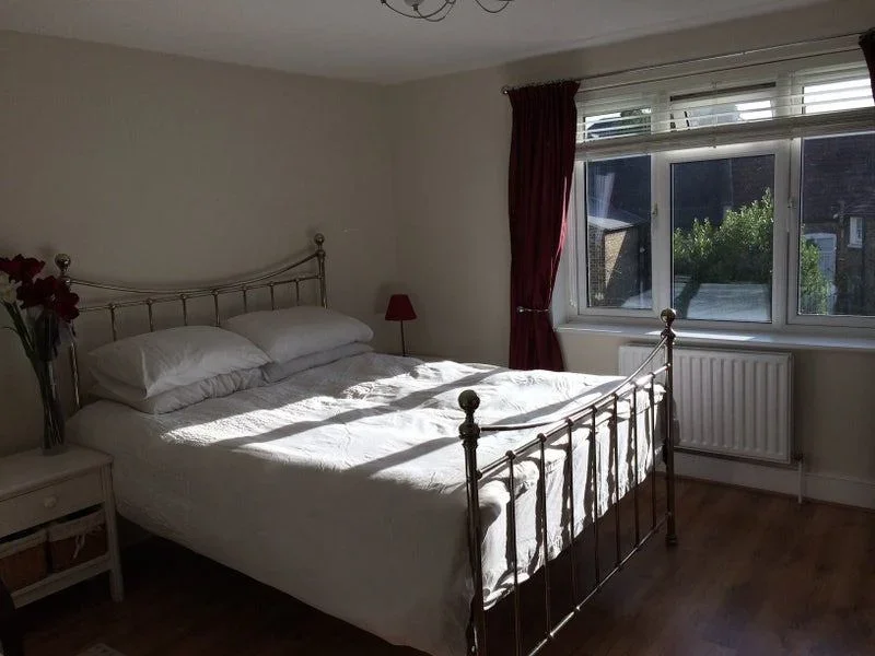 Flat Sisters Avenue in Greater London