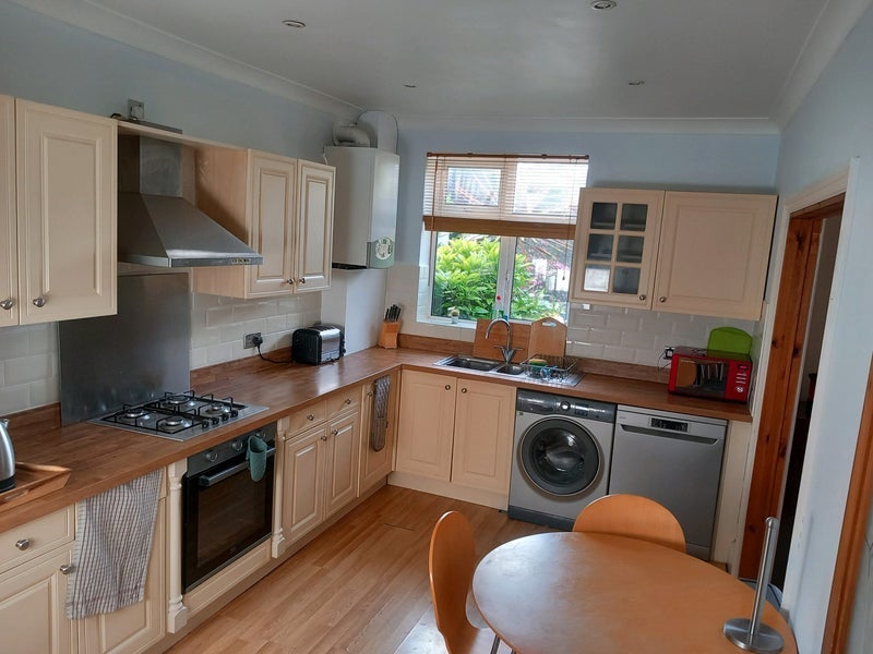 Room Redhill Drive in Bournemouth