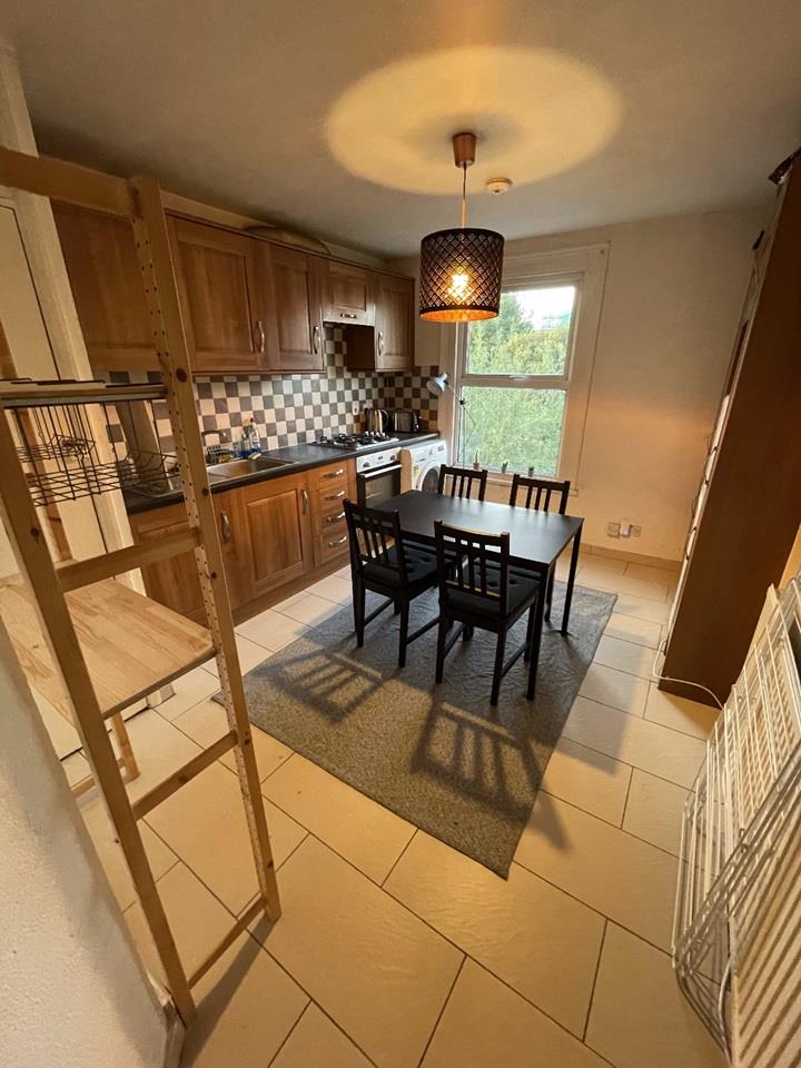 Flat Saltram Crescent in City of Westminster