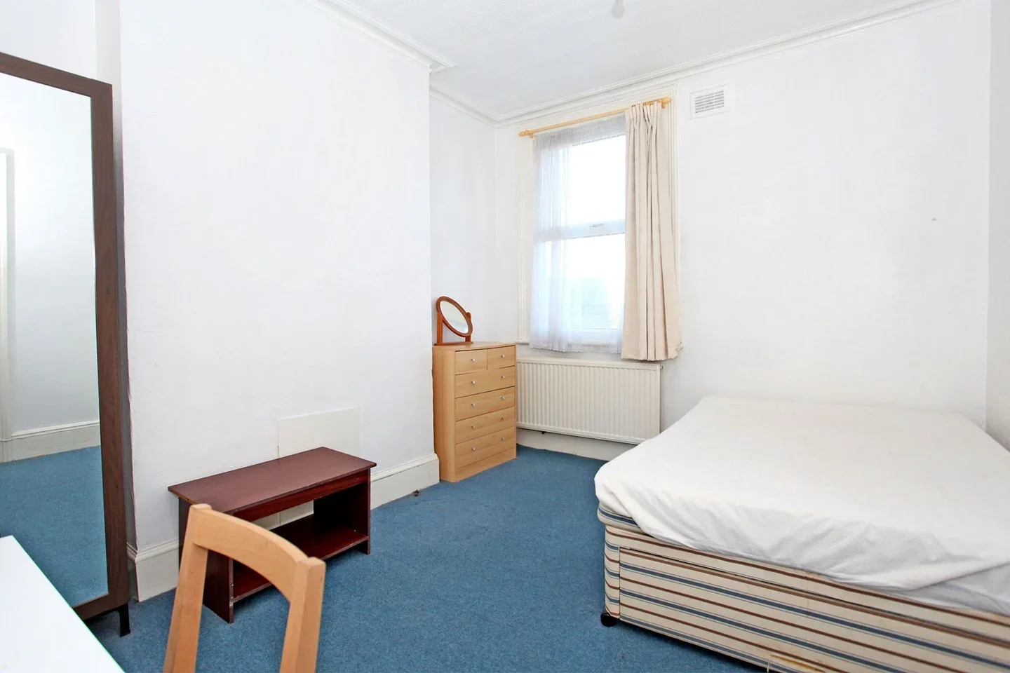 Flat Saltram Crescent in City of Westminster