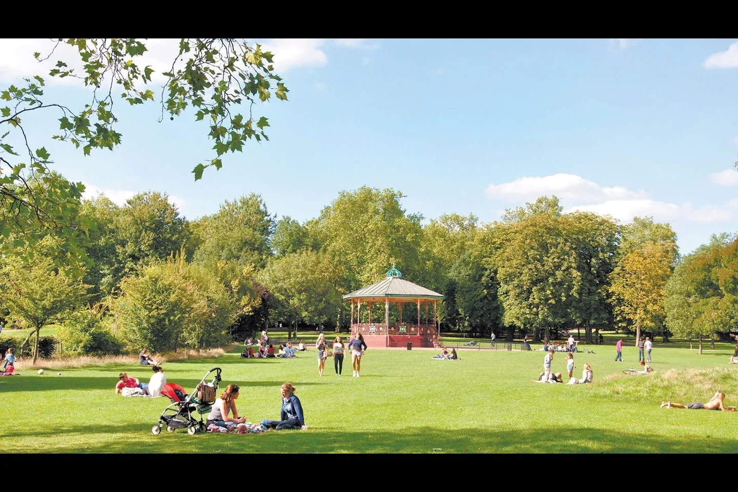 Flat Saltram Crescent in City of Westminster