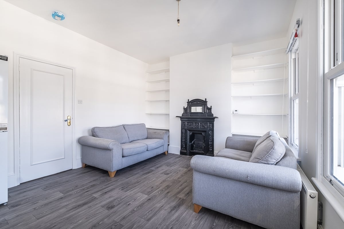 Flat Tremadoc Road in Greater London