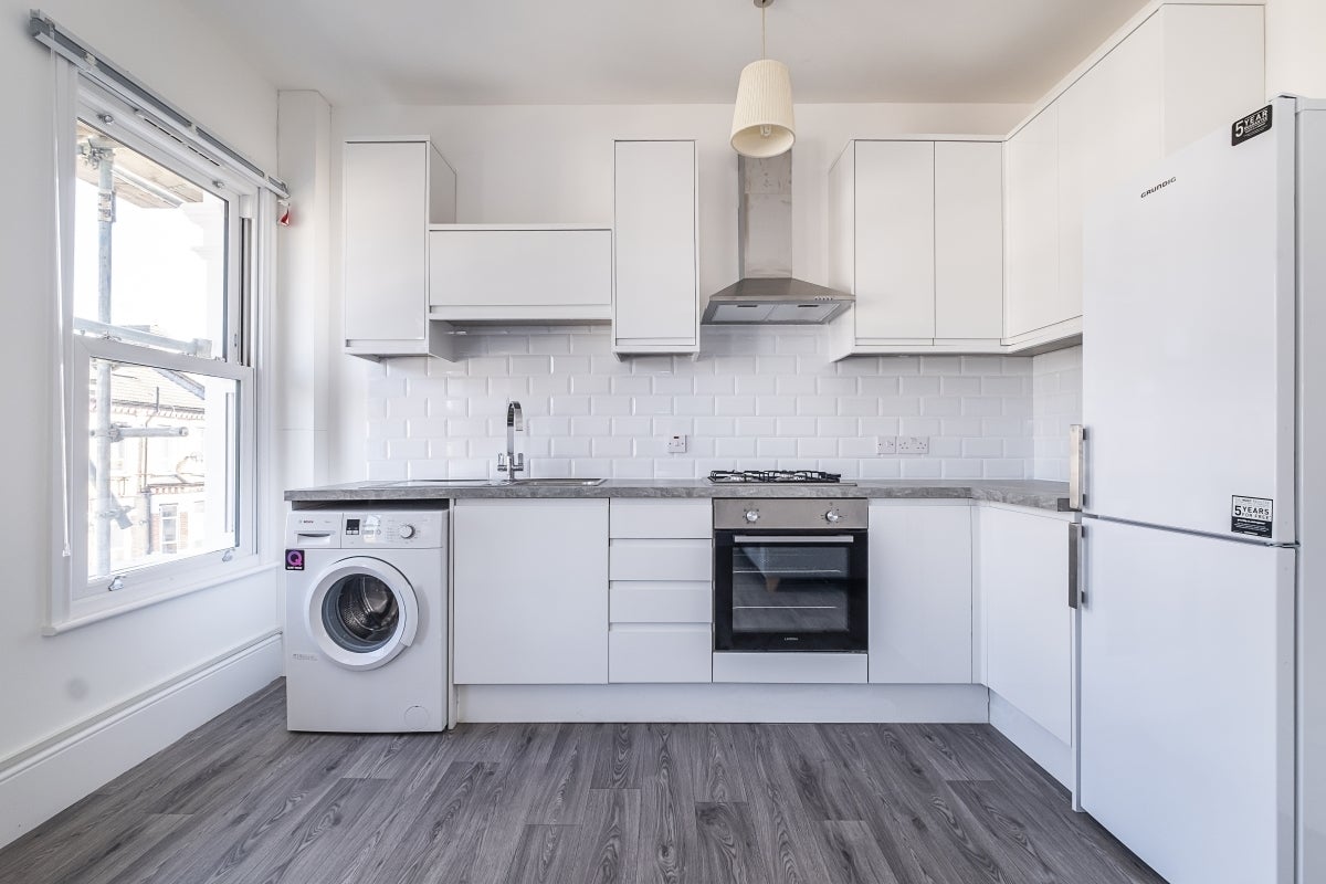 Flat Tremadoc Road in Greater London