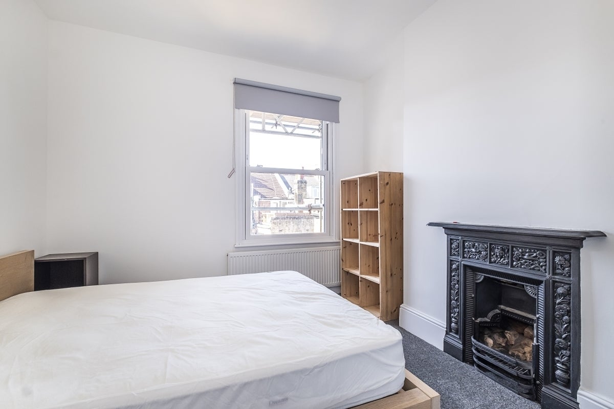 Flat Tremadoc Road in Greater London