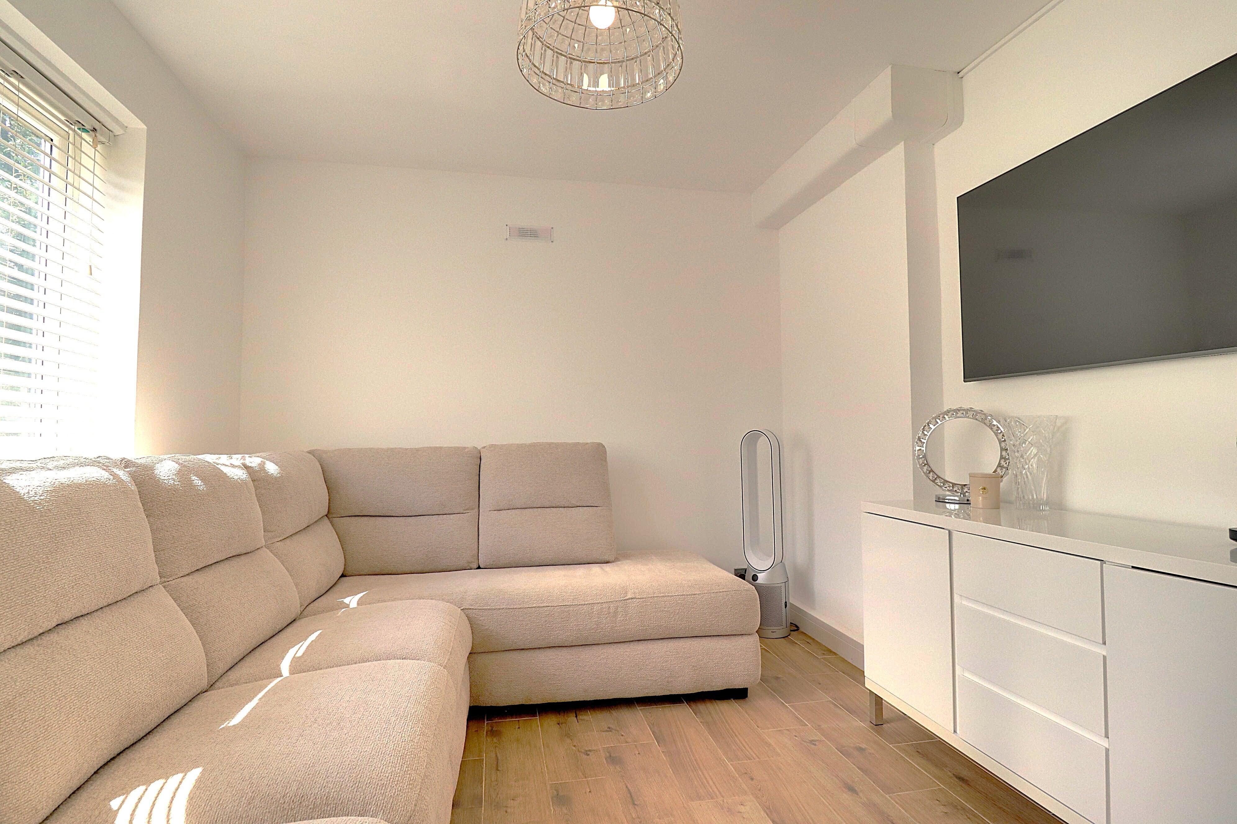 Flat Cherry Avenue in Brentwood