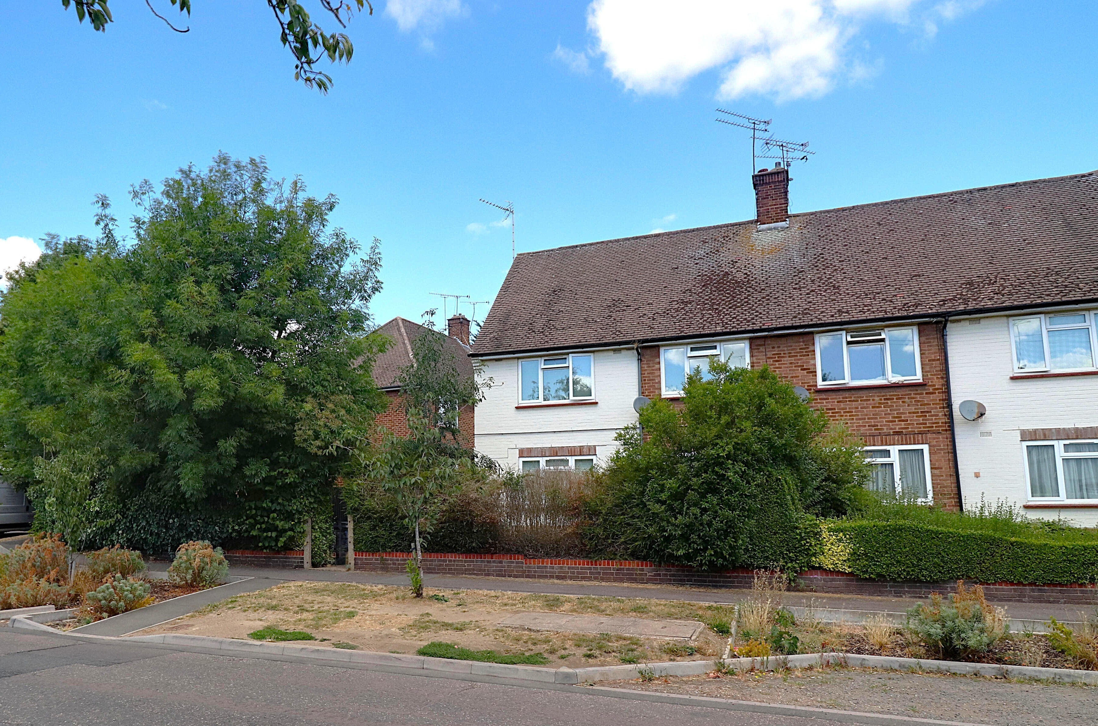 Flat Cherry Avenue in Brentwood
