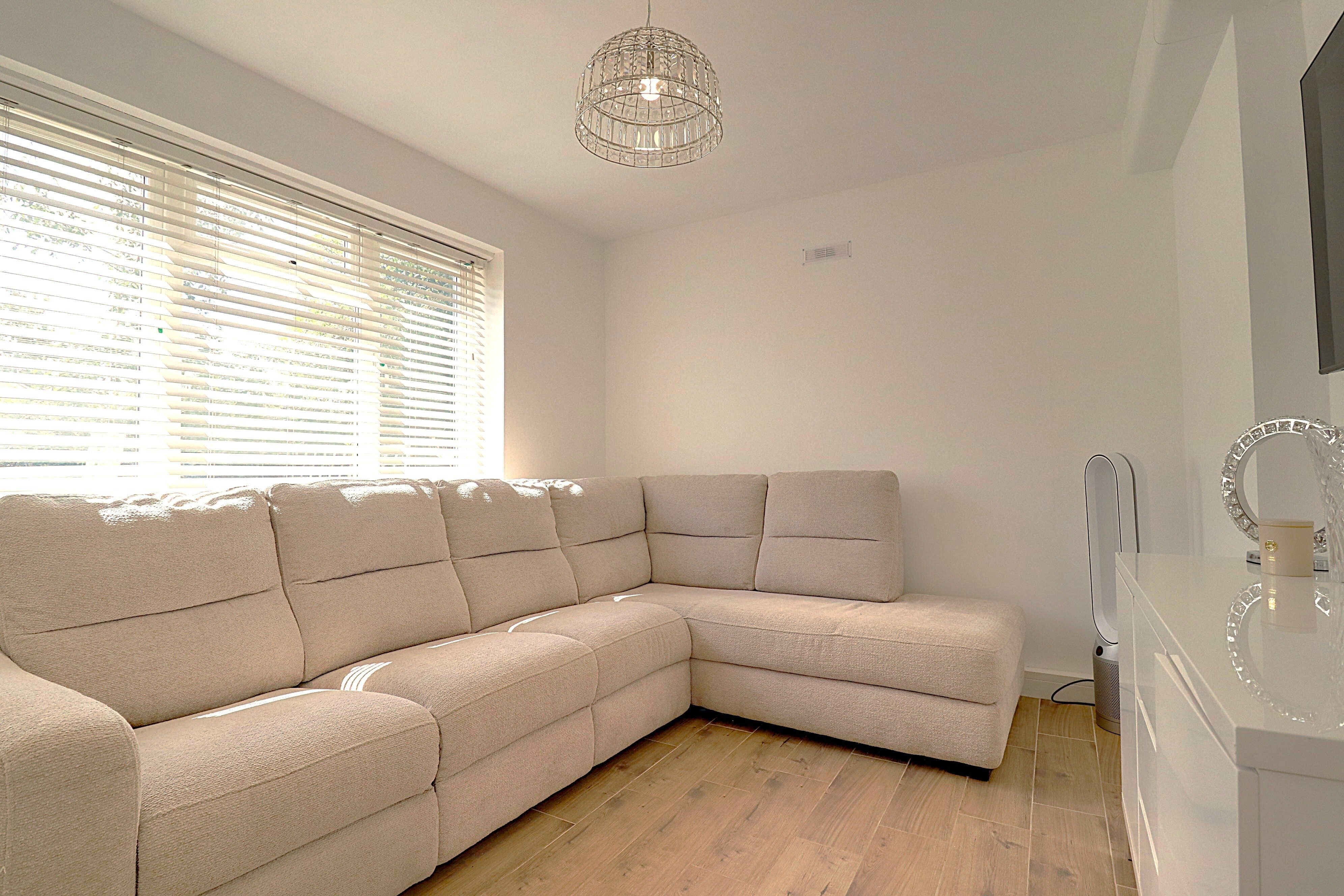 Flat Cherry Avenue in Brentwood