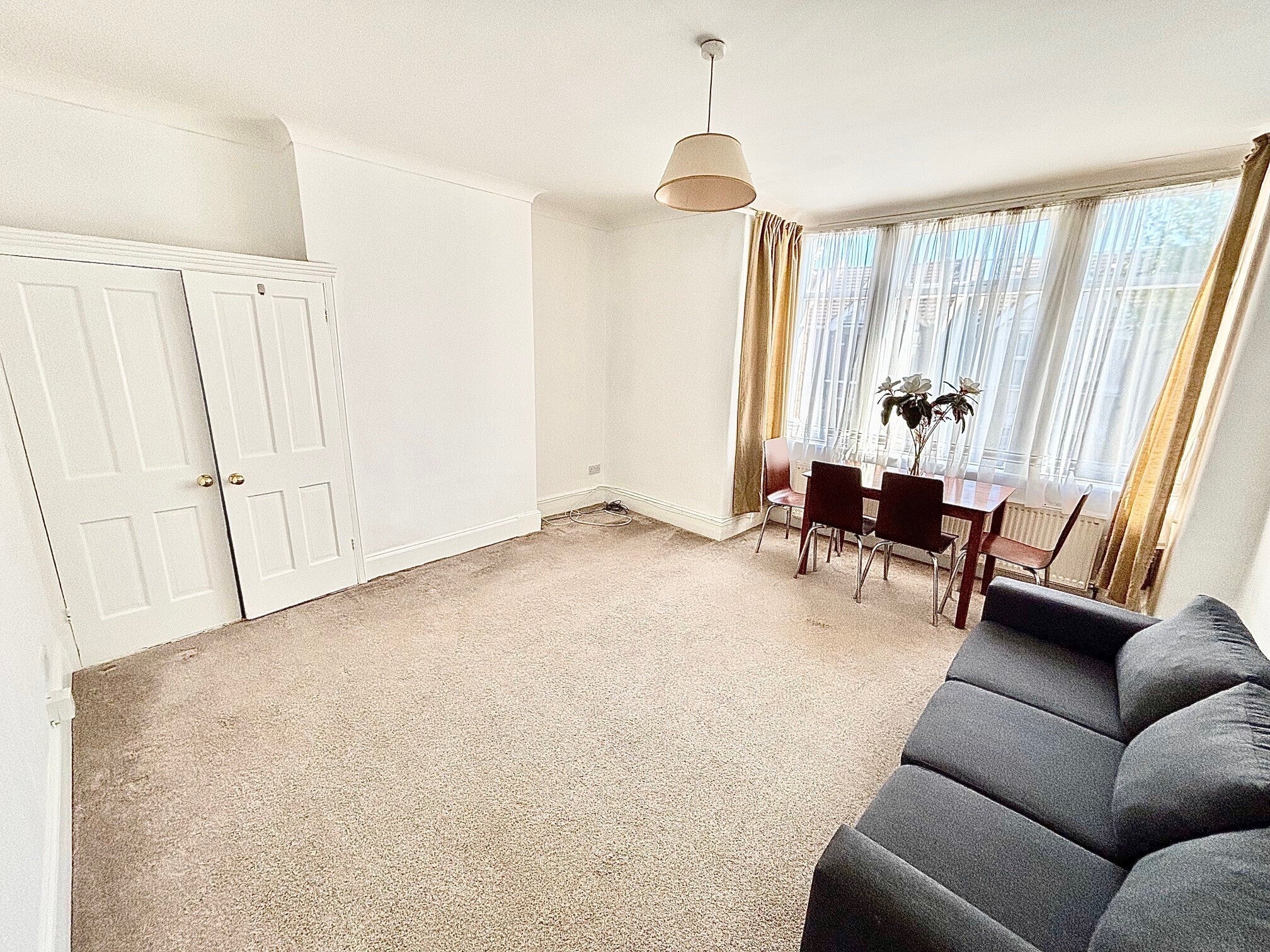 Flat Clements Road in Greater London