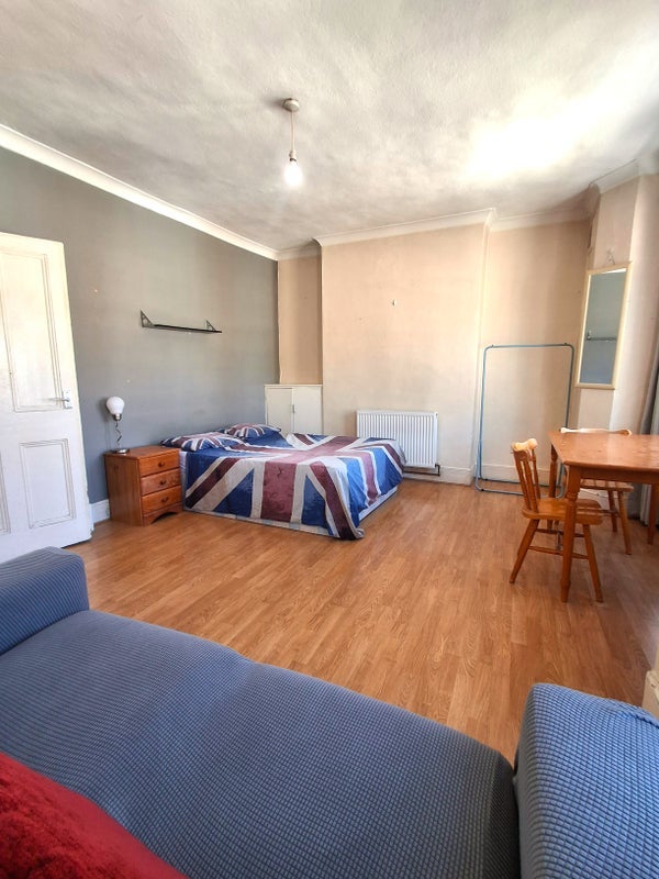 Room Brook Drive in Greater London