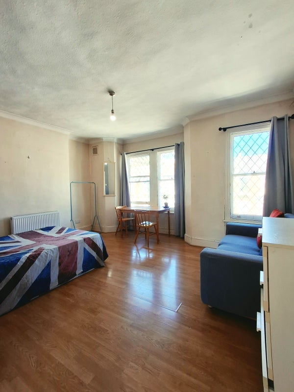 Room Brook Drive in Greater London