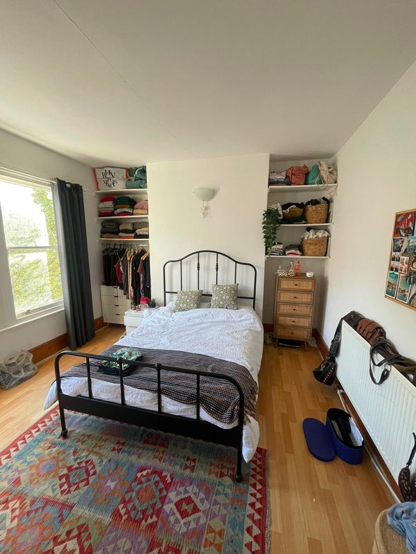 Room Brook Drive in Greater London