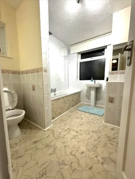Room Highfield Crescent in Greater London