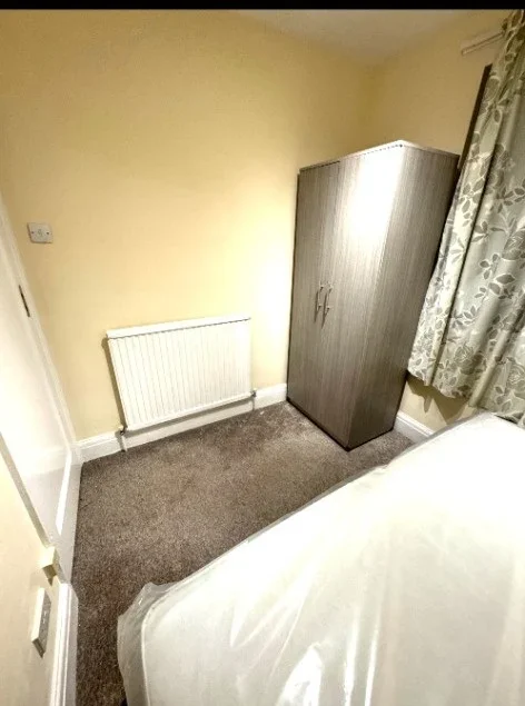Room Highfield Crescent in Greater London
