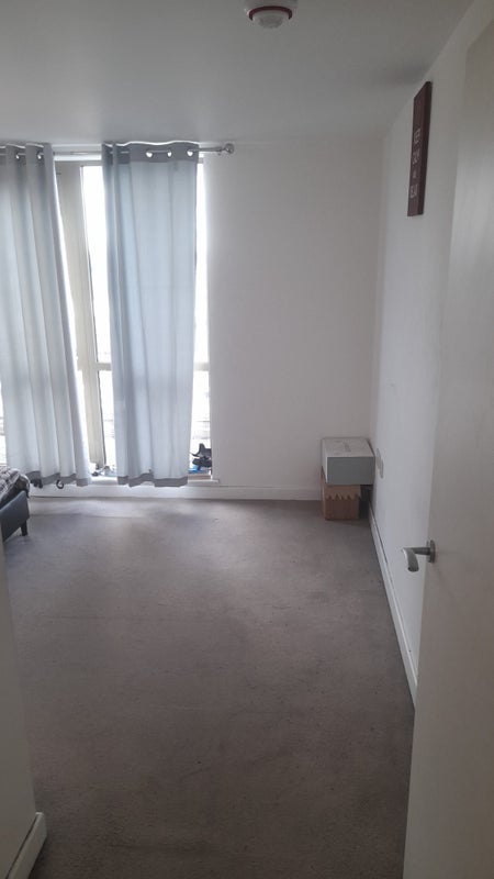 Room Bedford Road in Greater London